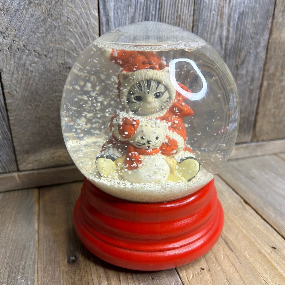 Vintage 1988 Schmid Kitty Cucumber Musical Snow Globe White Christmas Red Base